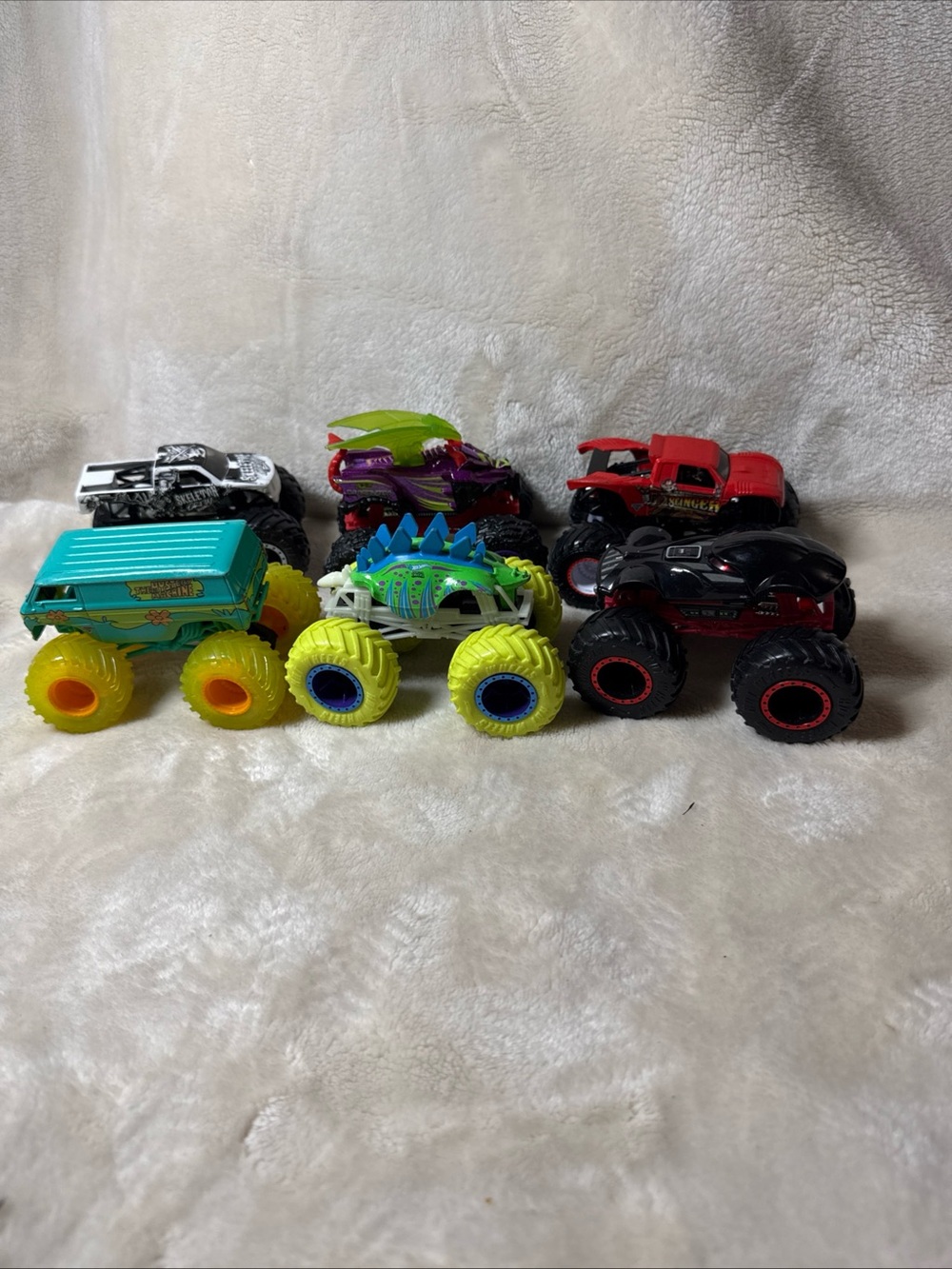 Hot Wheels Monster Trucks 1:64 Scale Skeleton Vader Mystery Machine Lot 6